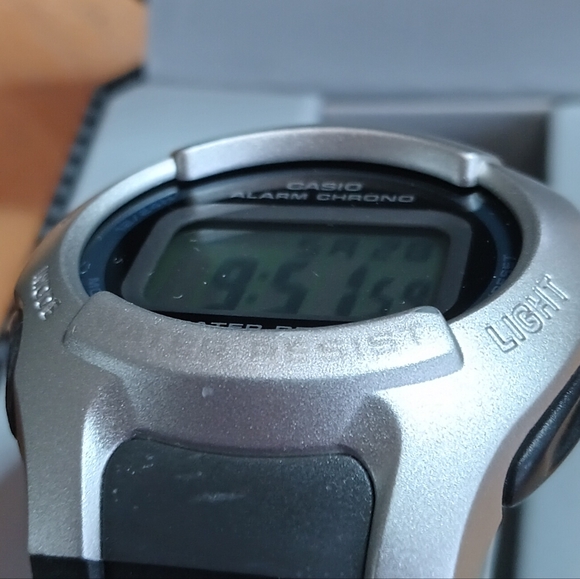 X Casio Alarm Chrono Illuminator 39mm silver case, black wrist band Illumina - Picture 11 of 12